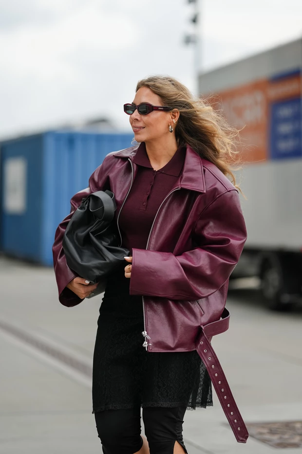 Εμφάνιση τζάκετ σε μπορντό