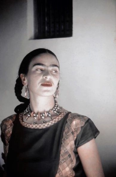 H Dior cruise 2024 εμπνέεται από την Frida Kahlo