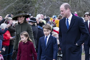 Πρίγκιπας Louis | Το γλυκό δώρο στην αδελφή του, πριγκίπισσα Charlotte, την ημέρα των Χριστουγέννων