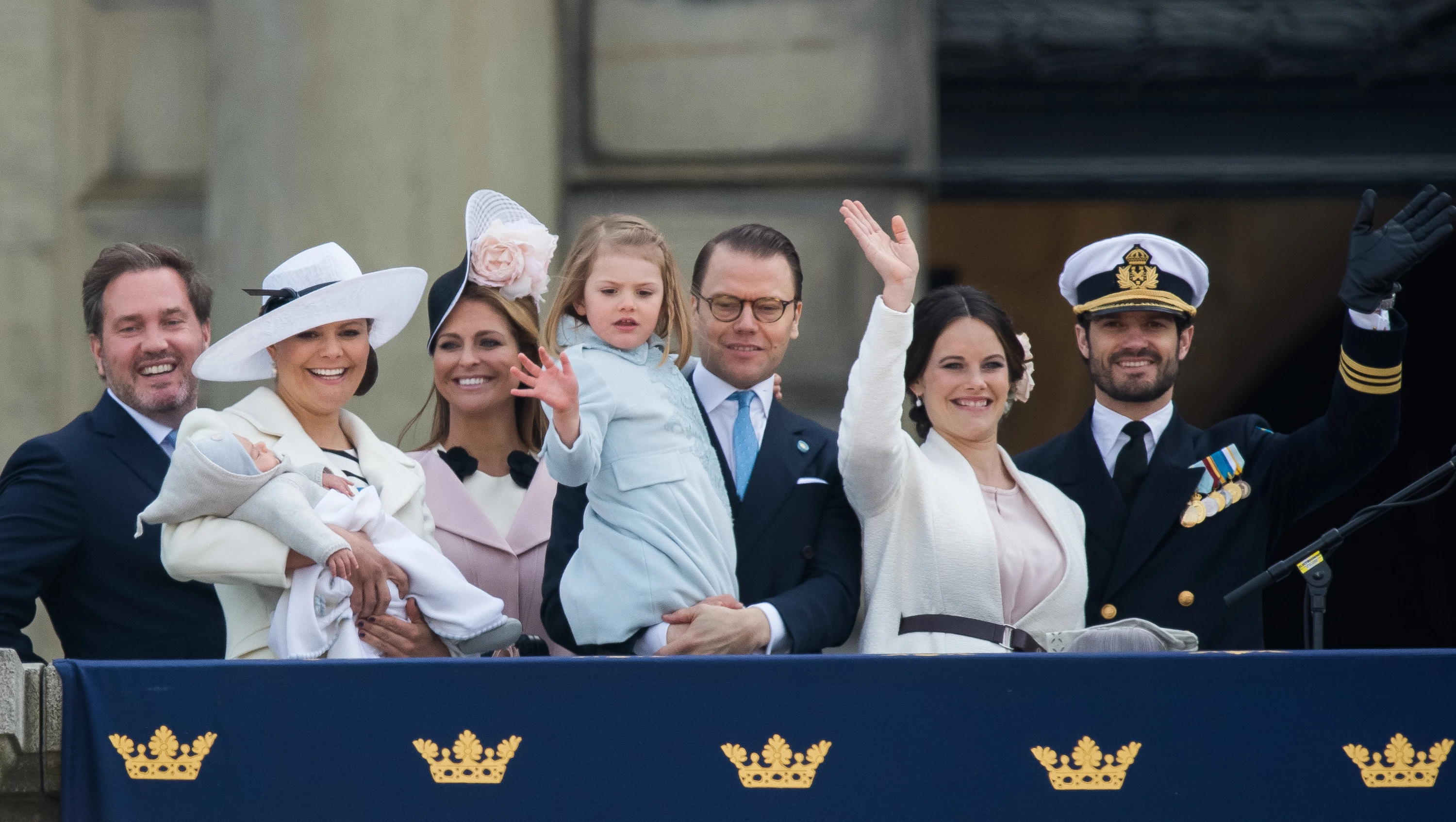 Οι βασιλικές οικογένειες της Ευρώπης παραχωρούν τα κάστρα τους προς τους Ουκρανούς πρόσφυγες