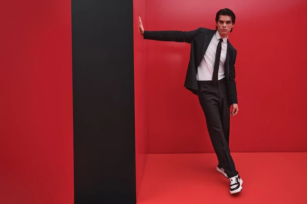 Η HUGO επαναπροσδιορίζει το tailoring