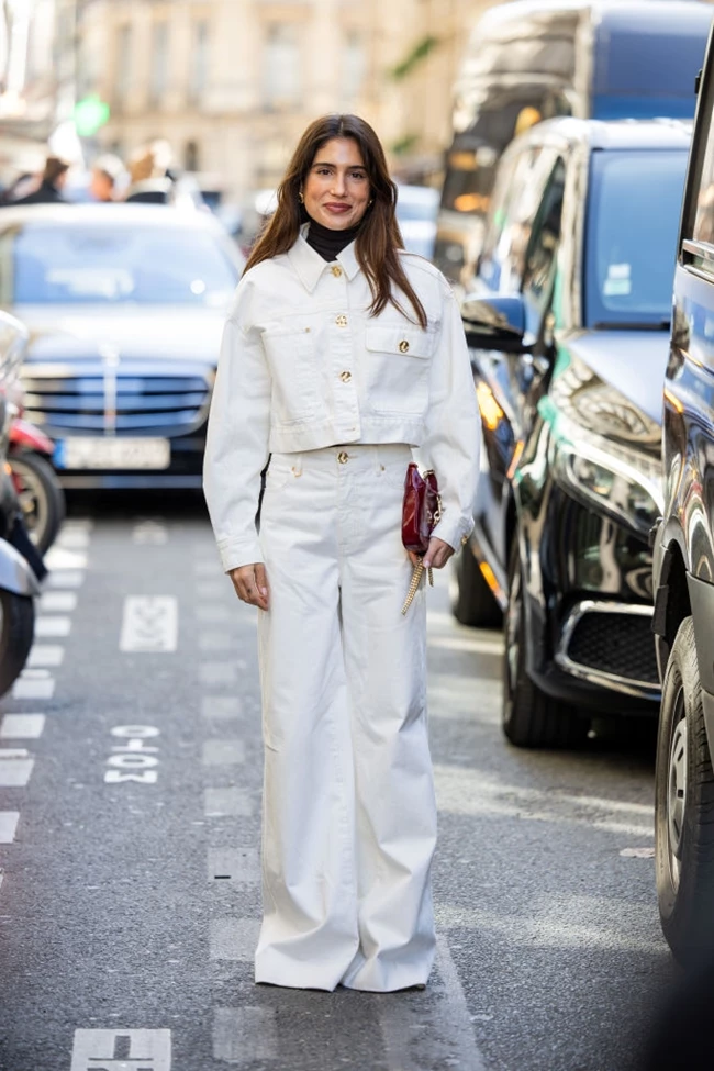 Τα spring looks που μπορείτε να κάνετε με denim που δεν είναι μπλε