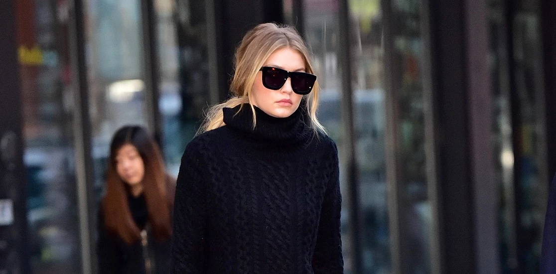 Gigi Hadid | Φόρεσε το jacket που δεν πρέπει να λείπει από τη γκαρνταρόμπα του 2021