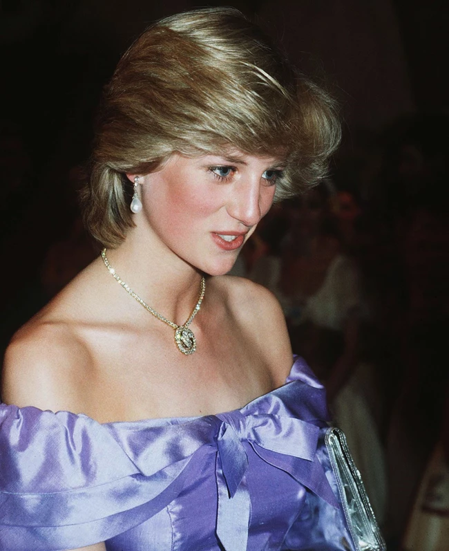 Πριγκίπισσα Diana | Ο λόγος που είχε πάντα σκυφτό το κεφάλι της