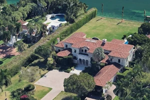 Το ονειρεμένο παραθαλάσσιο σπίτι της Taylor Swift πωλείται για 14,5 εκατομμύρια δολάρια