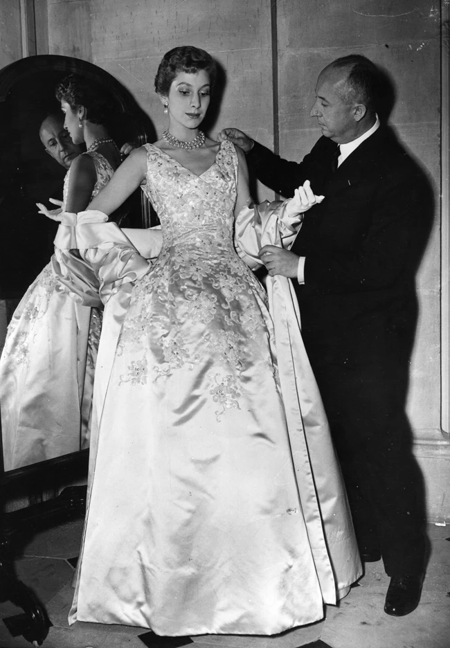 Christian Dior | 15 iconic looks του σχεδιαστή που αναβίωσε τη γαλλική houte couture
