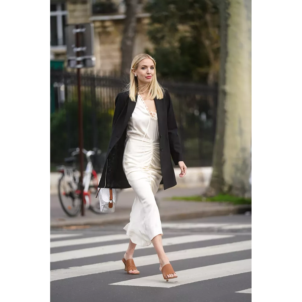 Σατέν φόρεμα + blazer + mules