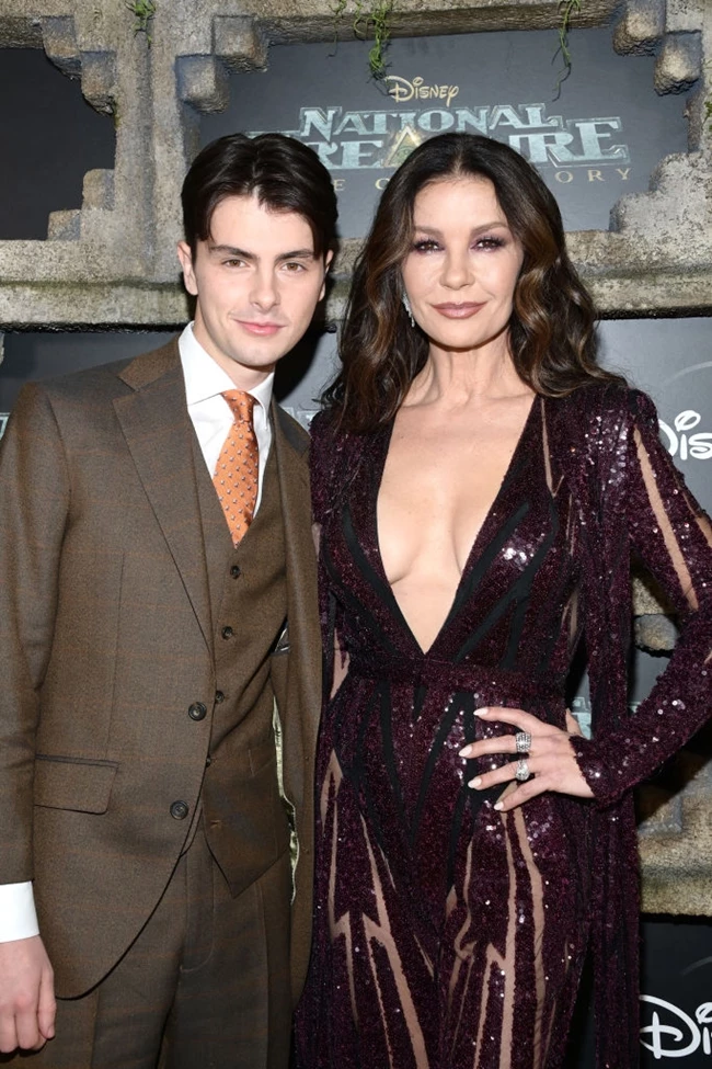 Catherine Zeta - Jones - Dylan Douglas