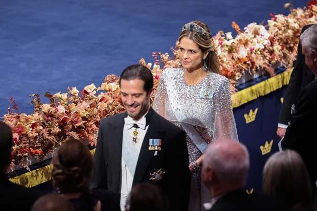 Πριγκίπισσα Μadeleine | Έλαμψε με την ιστορική τιάρα "kokoshnik" στην τελετή απονομής των βραβείων Νόμπελ,