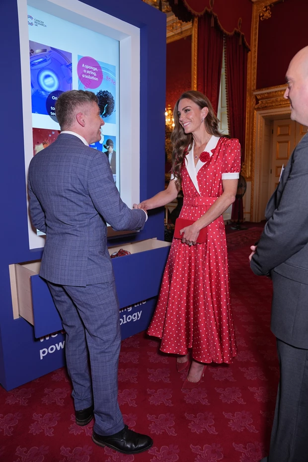 Kate Middleton | Το κρυφό μήνυμα προς τις ΗΠΑ που έστειλε μέσα από το look με τις καρδιές