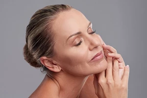 5 κρέμες που διορθώνουν τις καφέ κηλίδες και τα σημάδια