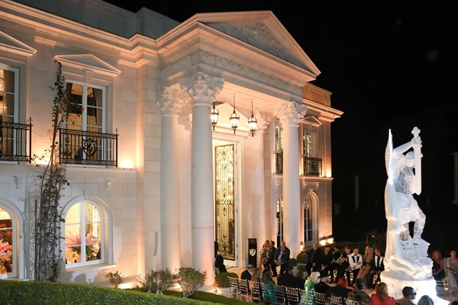 To Harper's Bazaar στο πάρτι του Philipp Plein στην θρυλική έπαυλη του Chateau Falcon View στο Bel Air!