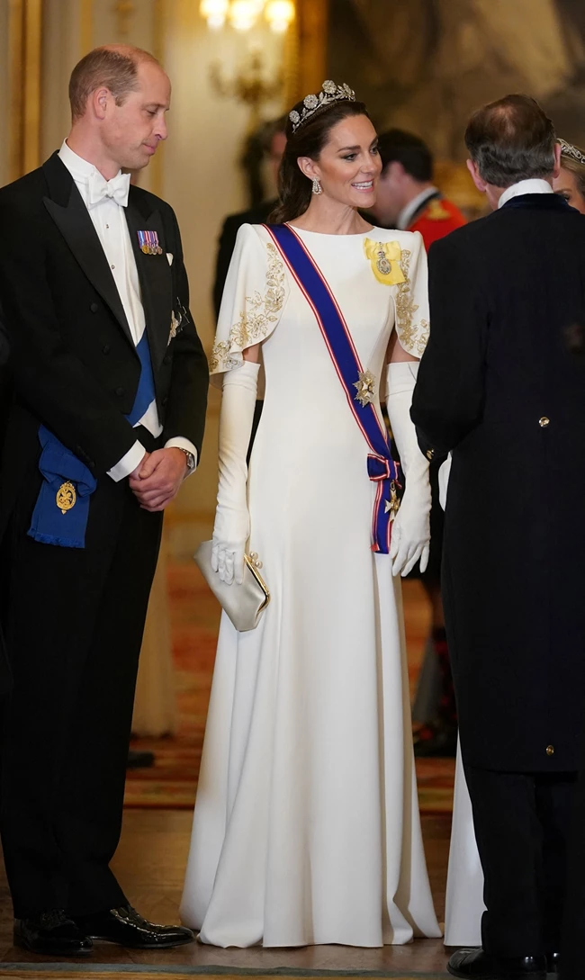 Kate Middleton | Η ανεκτίμητης αξίας τιάρα της βασίλισσας Ελισάβετ που φόρεσε σε επίσημο δείπνο