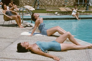 Over 50 | Τα χτενίσματα που θα σας αναδείξουν στην πιο κομψή της παραλίας