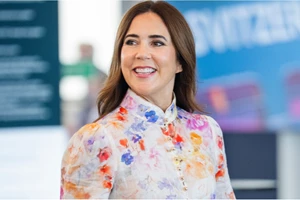 Βασίλισσα Mary | Πώς διαχειρίζεται στιλιστικά το πένθος για τον πατέρα της - 4 styling tips από τις εμφανίσεις της