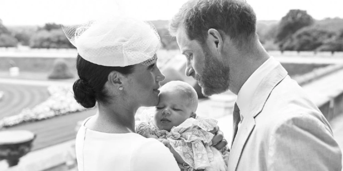 Η Alexandria Ocasio-Cortez δείχνει την υποστήριξή της στη Meghan Markle