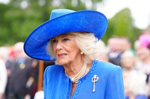 Η βασίλισσα Καμίλα φόρεσε μια ιστορική καρφίτσα γεμάτη συμβολισμούς σε Garden Party στο Εδιμβούργο