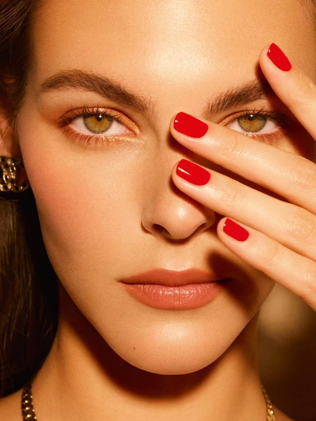 Η νέα συλλογή Les Beiges Golden Hour του οίκου Chanel για ηλιοκαμένη εμφάνιση