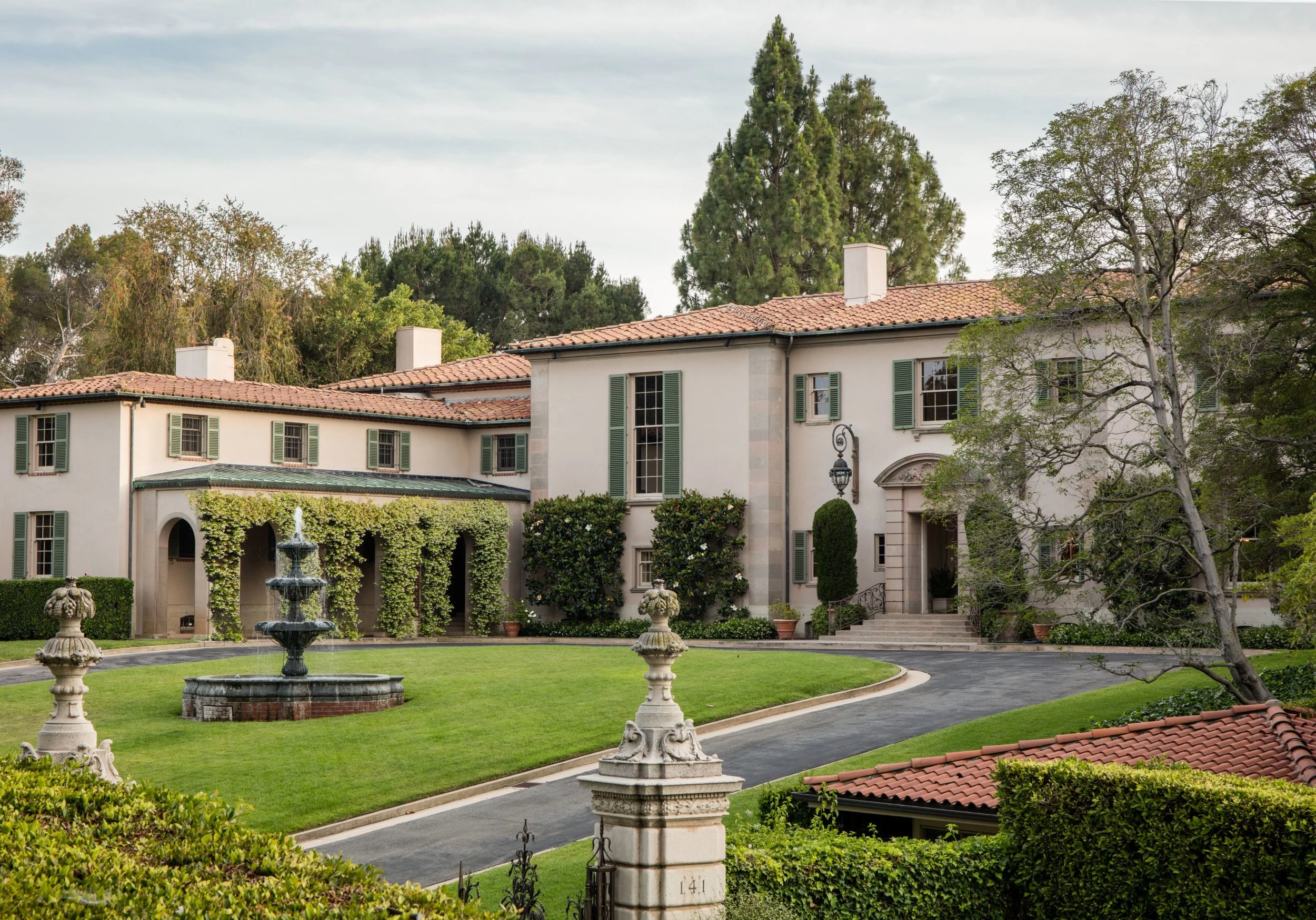 Η Cher επιβεβαίωσε (μάλλον) τον αρραβώνα της με τον Alexander Edwards