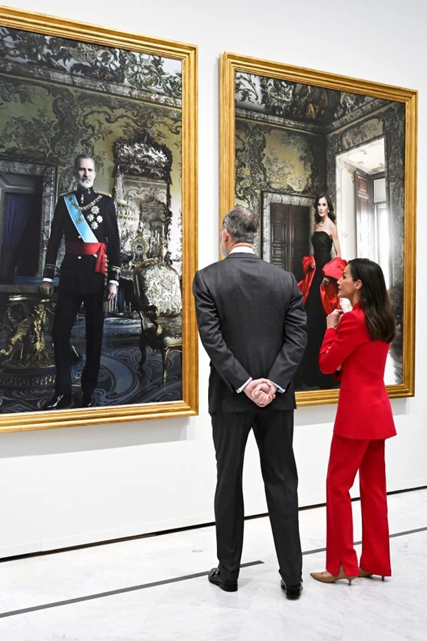 Βασιλισσα Letizia | Πώς "έσπασε" το βασιλικό πρωτόκολλο στη νέα εμφάνιση με τον βασιλιά Felipe