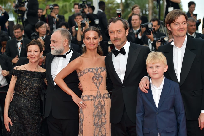 Alicia Vikander - Michael Fassbender | Έλαμψαν ως το πιο κομψό ζευγάρι στο κόκκινο χαλί των Καννών