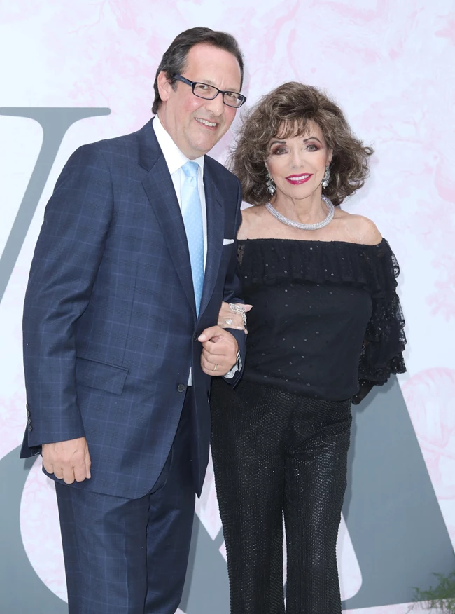 Joan Collins: "όλοι μου πήραν χρήματα" λέει για τους πρώην συζύγους της