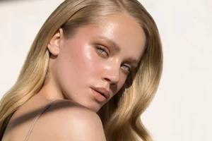 8 αντηλιακές με χρώμα από το φαρμακείο που θα "λιώσετε" την άνοιξη