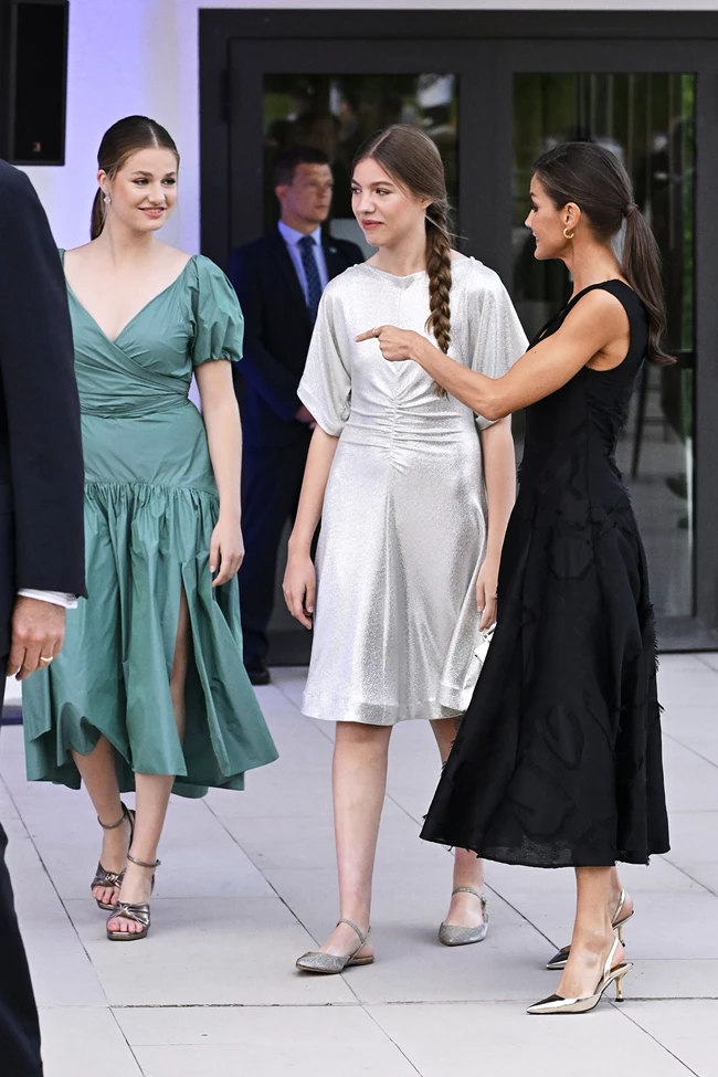 Βασίλισσα Letizia | Οι δύο εμφανίσεις που επιβεβαιώνουν ότι οι κόρες της έχουν το ίδιο στυλ