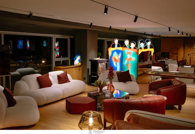 Η τέχνη φωτίζει το design: Τα neon γλυπτά του Marco Lodola εγκαινιάζουν μια νέα εποχή για τη VARANGIS