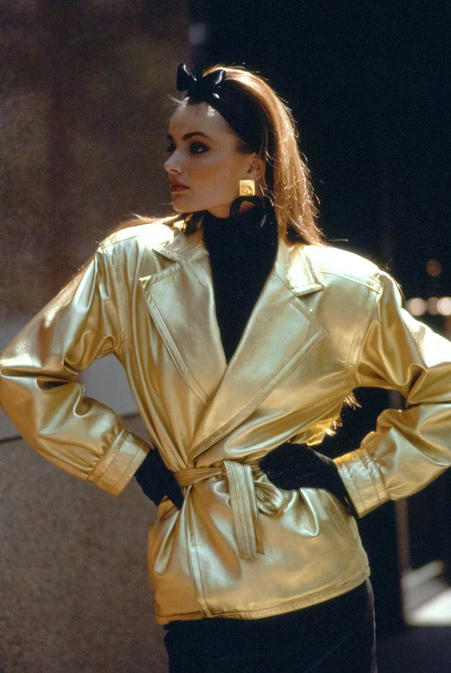 Μία έκθεση αφιερωμένη στην αγάπη του Yves Saint Laurent για το χρυσό