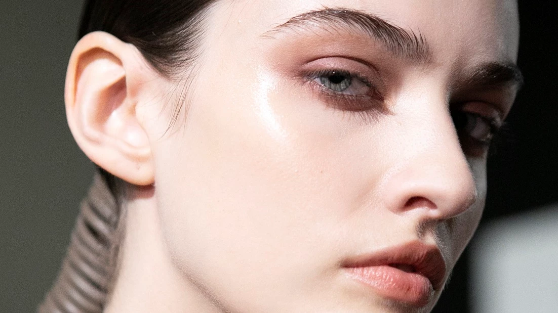 Η πρώτη σειρά μακιγιάζ του οίκου Carolina Herrera είναι εδώ