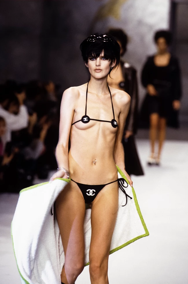 Stella Tennant and the barely-there bikini, 1995