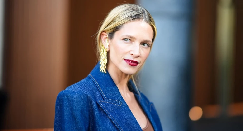 Πώς να φορέσετε σωστά το κόκκινο κραγιόν μετά τα 50