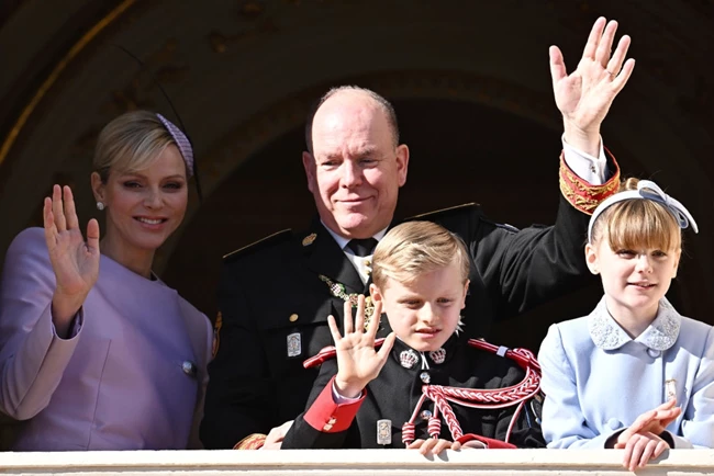 Charlene και Αλβέρτος με τα παιδιά τους