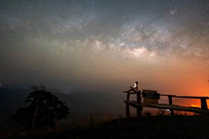 Γιατί δεν πρέπει να χάσετε το Full moon sleepover στο Πάρκο Σταύρος Νιάρχος | Το event της χρονιάς που συμβαίνει μόνο στην Πανσέληνο Ιουλίου