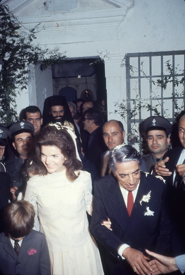 Η Jackie Kennedy Onassis στον γάμο της με τον με τον Αριστοτέλη Ωνάση