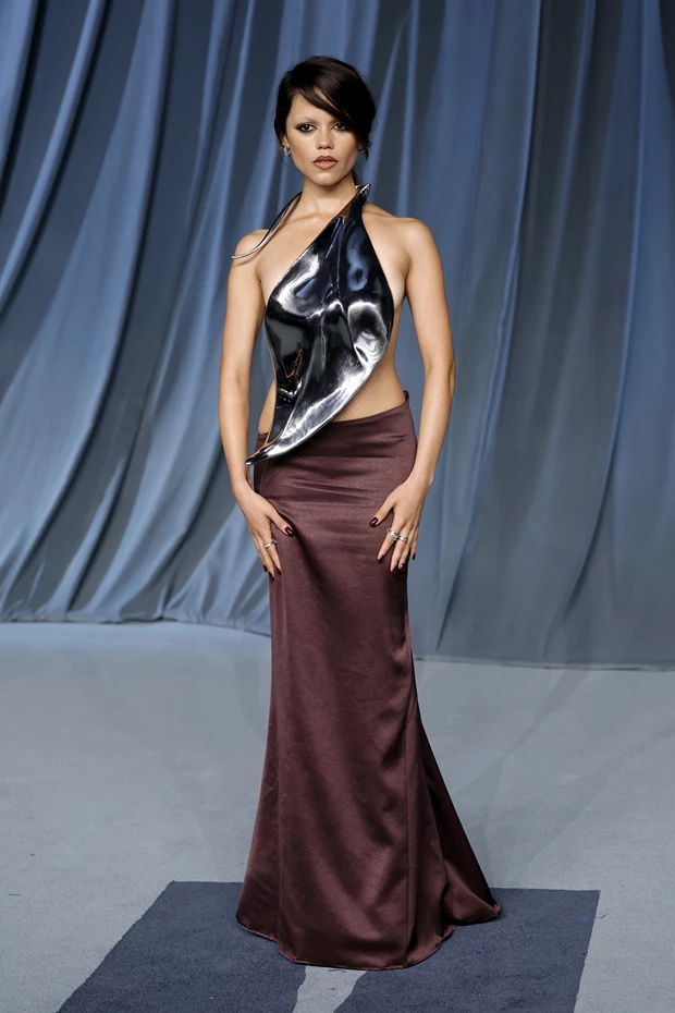 H Jenna Ortega με Grace Ling.