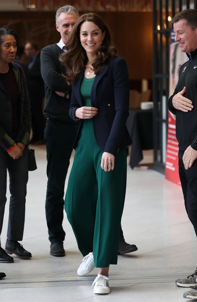 Γιατί όλοι μιλούν γι' αυτά τα sneakers της Kate Middleton;