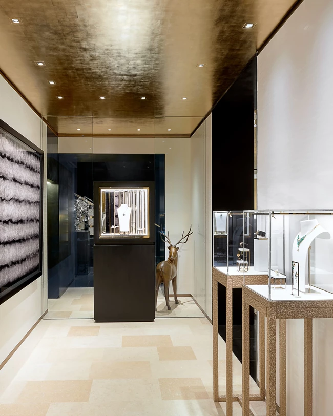 H εμβληματική μπουτίκ της Chanel στo n°18 της Place Vendôme