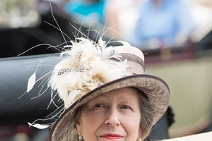 Η Helena Bonham Carter είναι "ευχαριστημένη" με την αντικατάστασή της στο The Crown