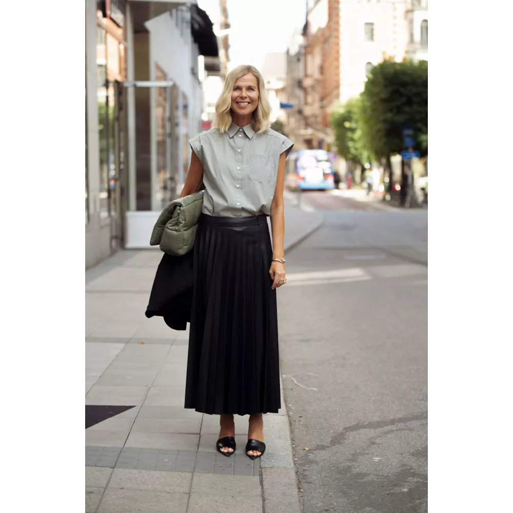 Με αμάνικο πουκάμισο