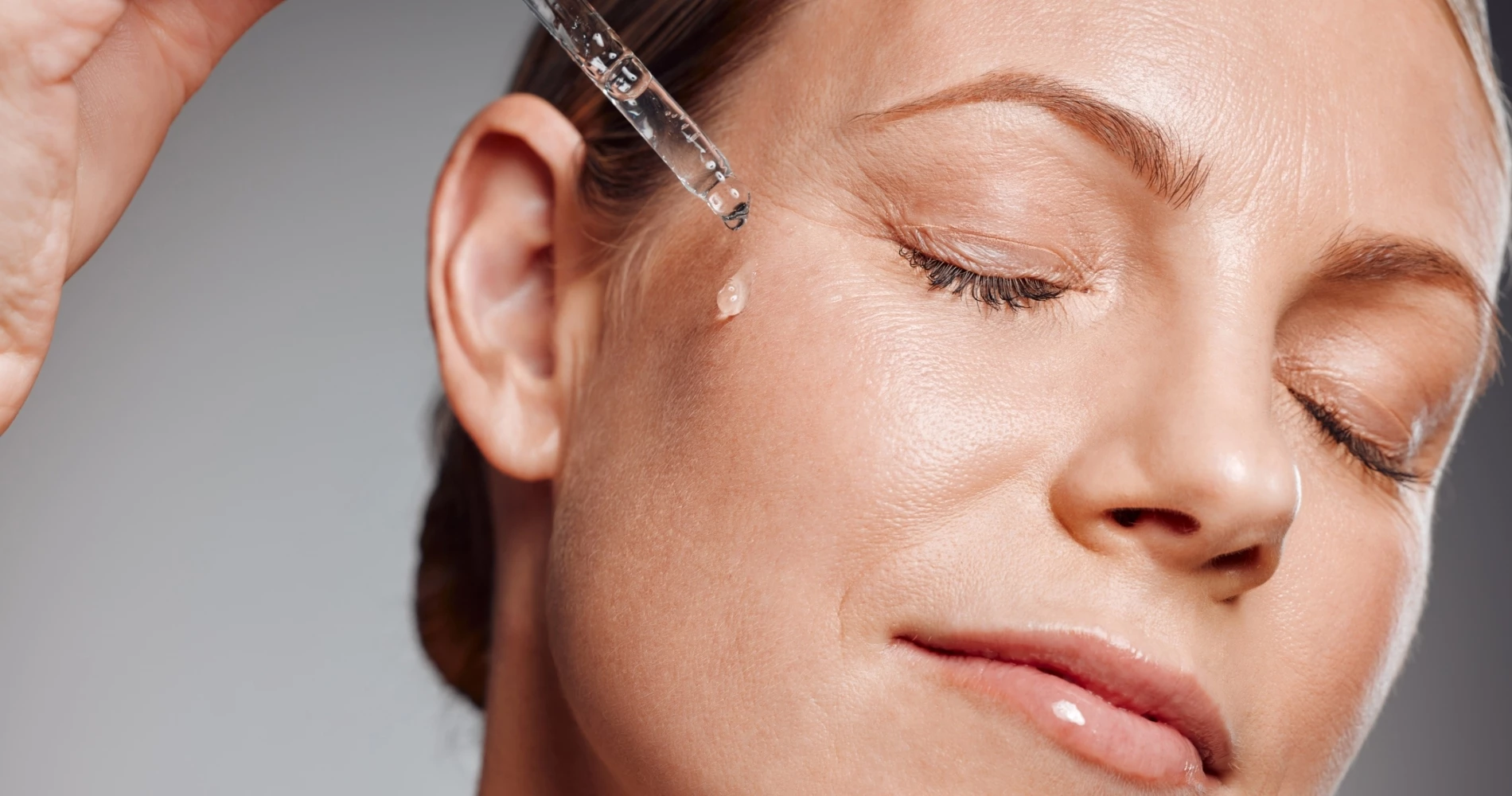 6 essences που θα αναβαθμίσουν τη ρουτίνα περιποίησης της επιδερμίδας σας