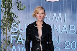 Jamie Lee Curtis | Φόρεσε ένα T-shirt -σύμβολο της γυναικείας αλληλεγγύης στο Hollywood