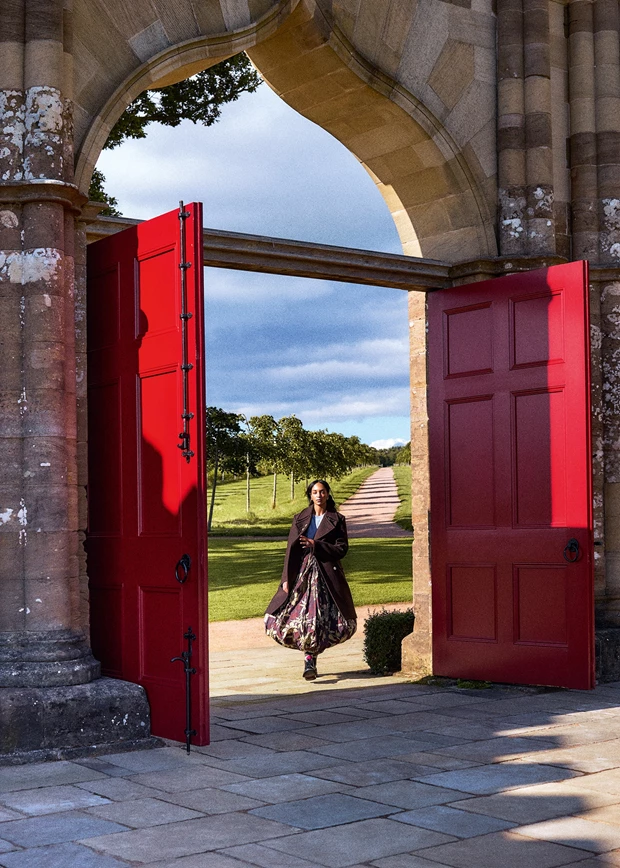 Editorial Μόδας UK Harper's Bazaar Noε 2025