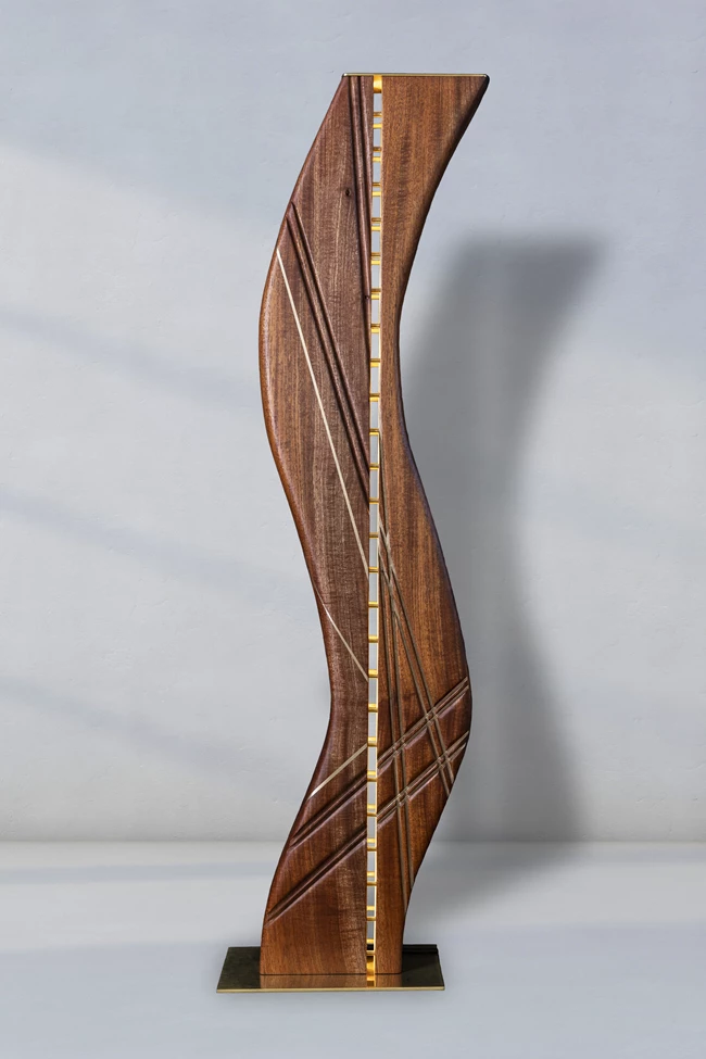 "Providence" |  Τα ξύλινα γλυπτά φωτιστικά με την υπογραφή του François Papin