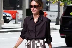 Οι chic τρόποι για να φορέσετε μια λευκή φούστα το καλοκαίρι