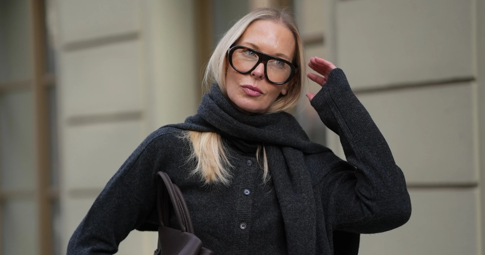 Grey Transition | Πώς να περάσετε από τα βαμμένα στα φυσικά γκρίζα μαλλιά σας με κομψότητα