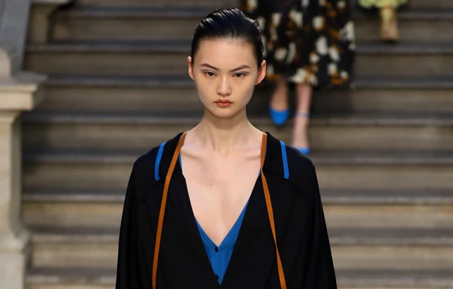 Statement eyeliner | Η Gigi Hadid παραδίδει μαθήματα στυλ