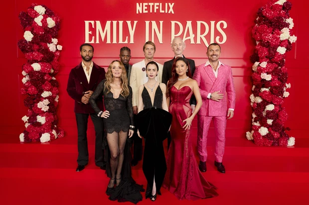 Το cast του Emily in Paris