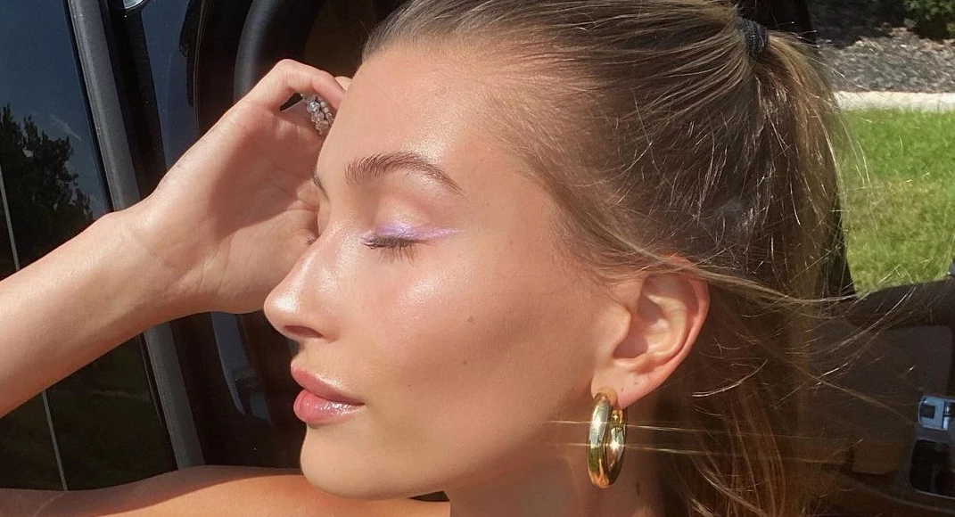 Rhode | Η Hailey Bieber λάνσαρε το πολυαναμενόμενο skincare brand της